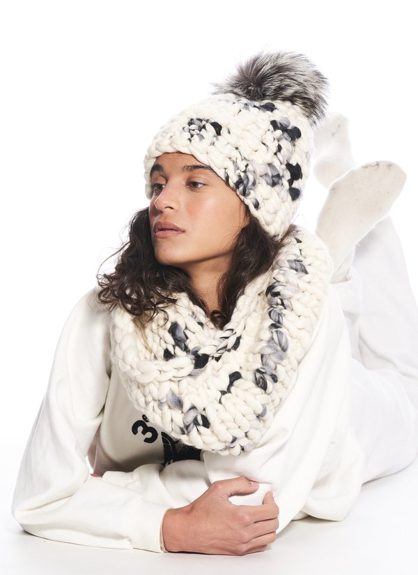 Mischa Lampert beanie pomster xl pom beanie - dark floral  display picture 2