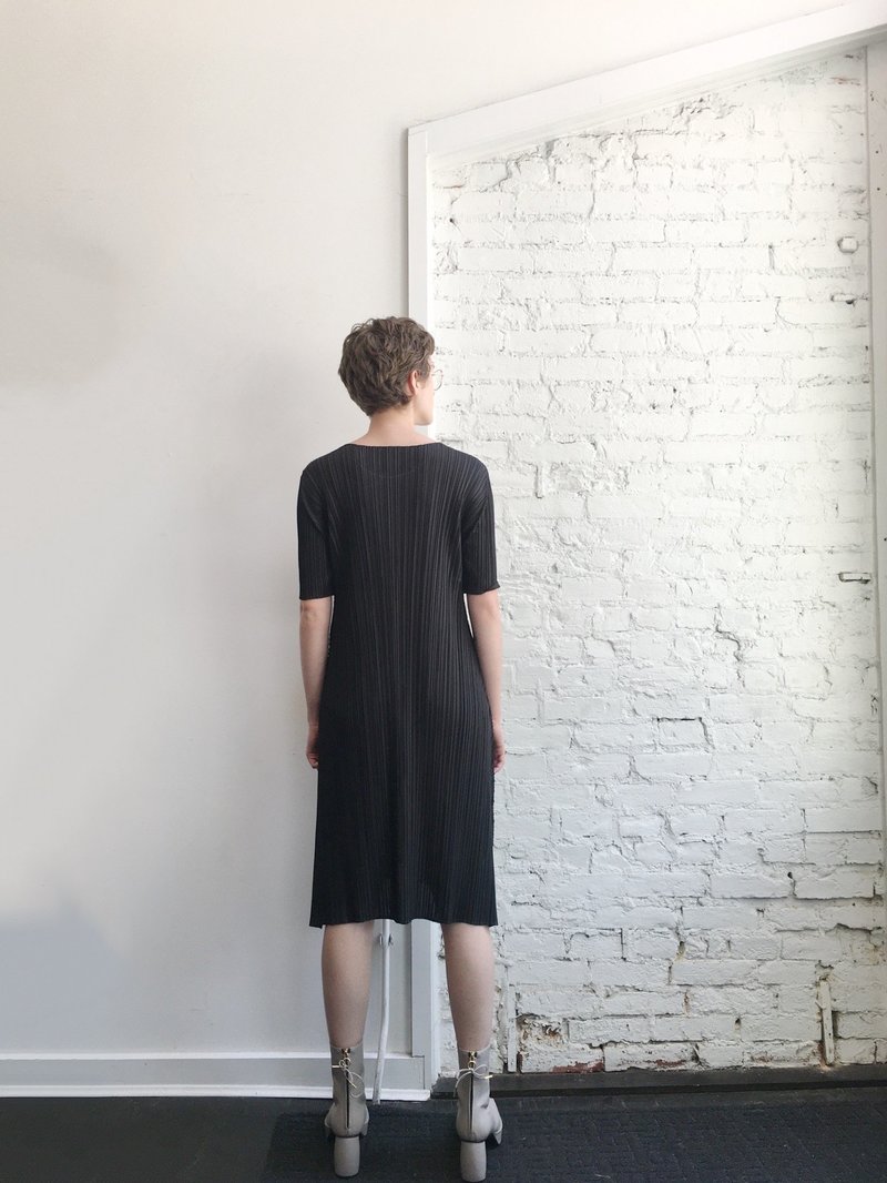 MELLOW PLEATS – ISSEY MIYAKE ONLINE STORE