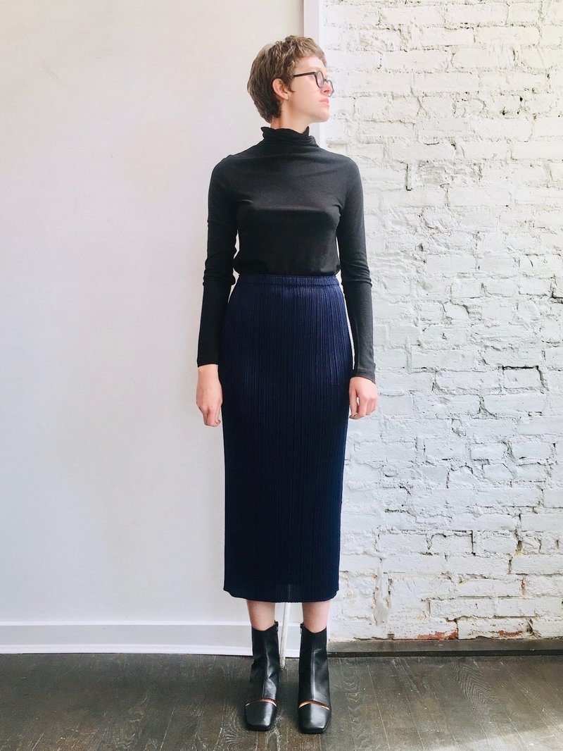 限定値下げ！PLEATS PLEASE / 2025 SS / 美品！ navy New Colorful Basics Skirt in Navy by Pleats Please | Garmentory