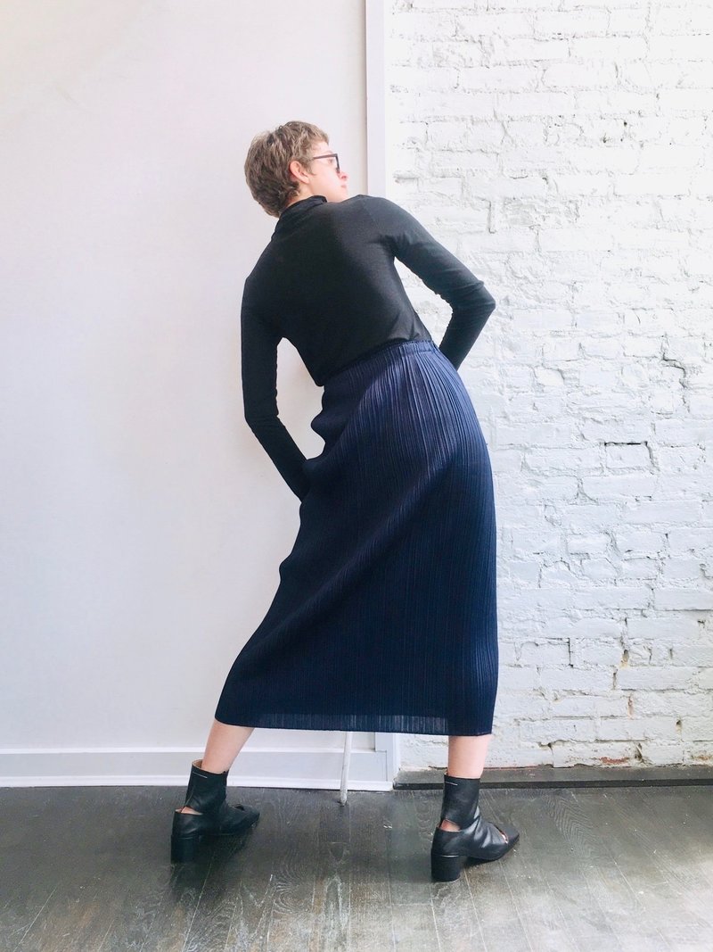 ★未着用★Pleats Skirt ネイビー New Colorful Basics Skirt in Navy by Pleats Please | Garmentory