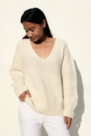 Bare Knitwear Layer V-Neck Sweater 