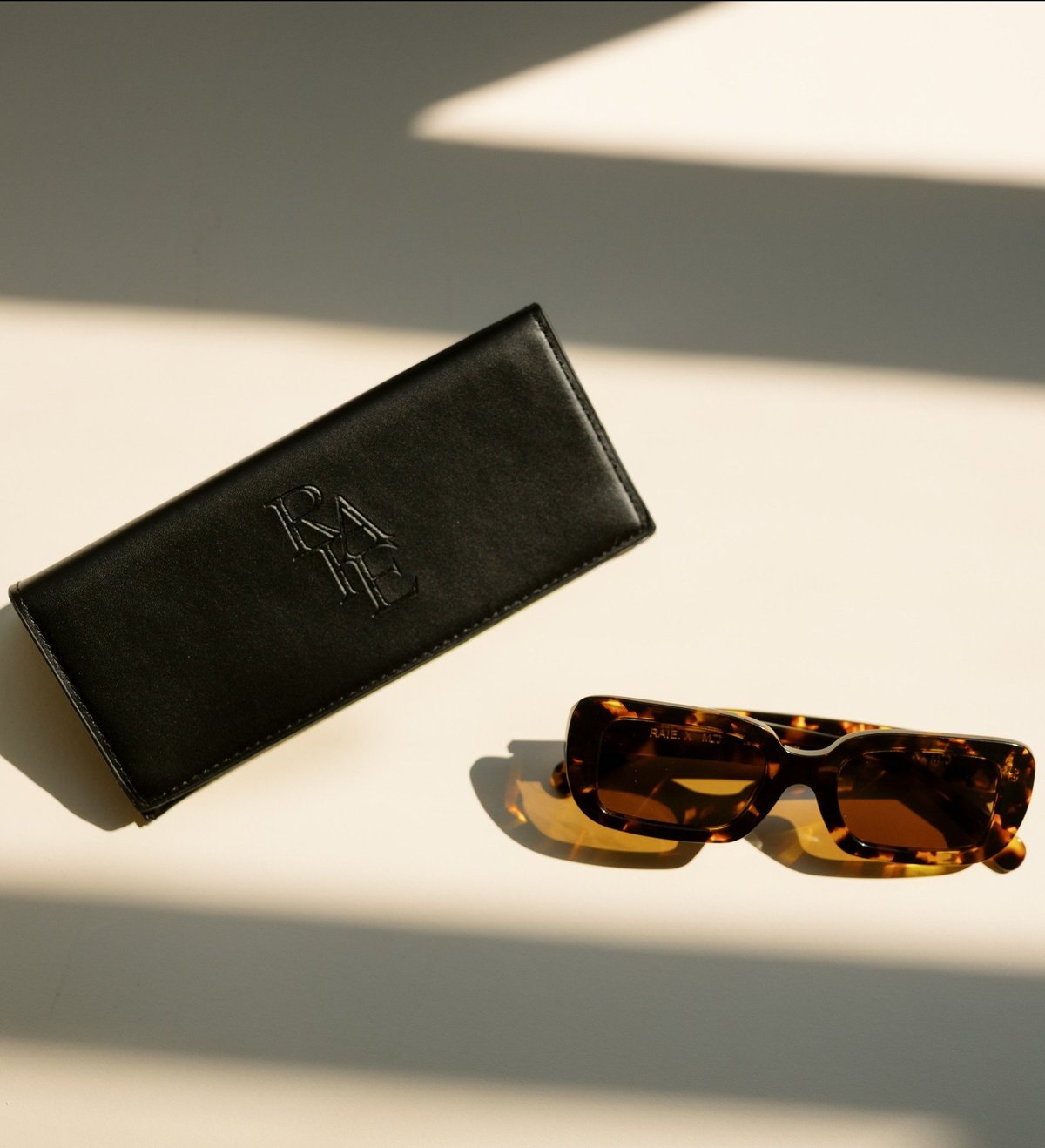 Raie Eyewear - Mary Sunglasses in Moo Tort Tragic Magic Toffee Tort Uni-Sex Aviator Sunglasses | Le Specs main image 4