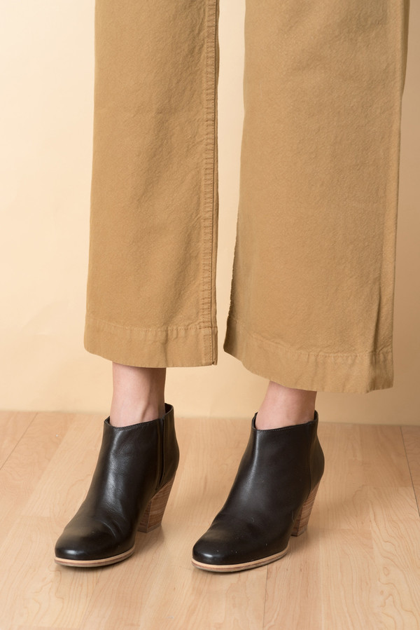 jesse kamm tobacco sailor Cut Offs leg pant with a high rise and snug yet comfortable fit throughout the top block Sailor Pants - Pool Blue,