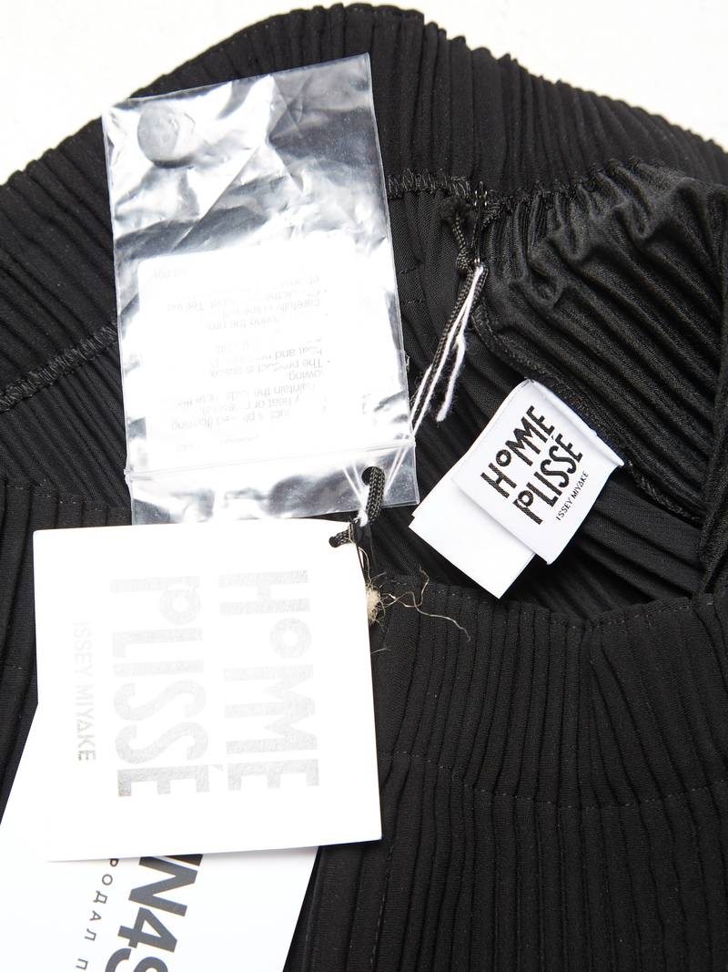 パンツ [HOMME PLISSE] WIDE SLACKS 3 BLACK Pleats Bottoms 3 Pants in Black – SVRN