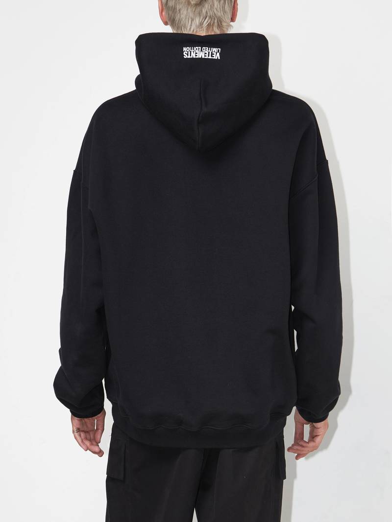 パーカー・フーディ Vetements Black Cotton Blend Oversize Sweatshirt Black 'Vetements.com' Oversized Hoodie by VETEMENTS on Sale