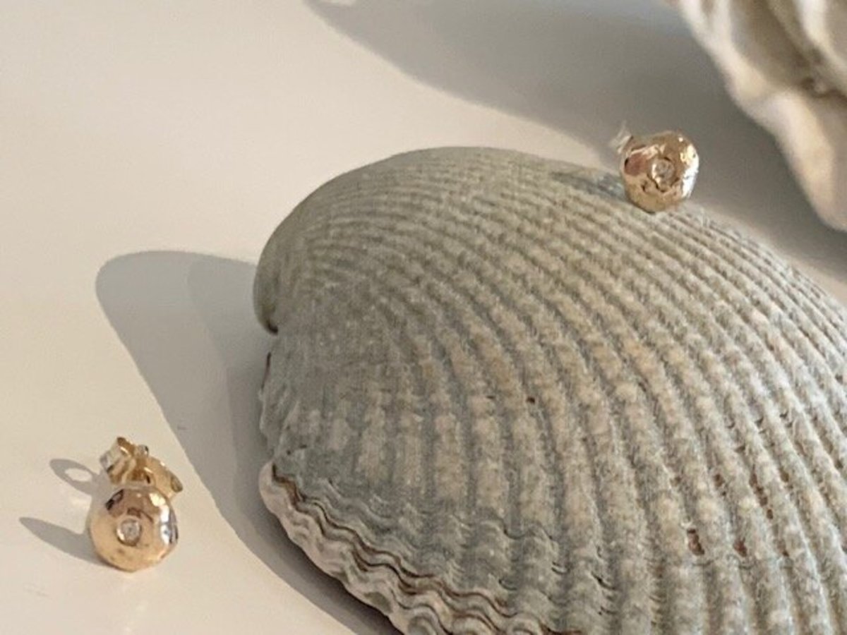 14k gold NEVE STUD EARRINGS - Gold - Image 1 of 1