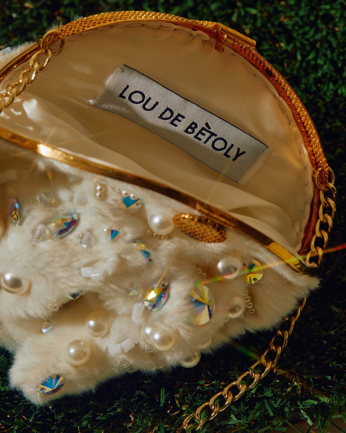 LOU DE BETOLY baby rabbit beaded bag LOU DE BETOLY baby rabbit beaded bag