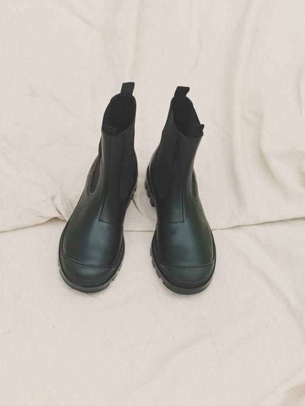 LOEWE Calfskin Chelsea Boot - Black | Garmentory