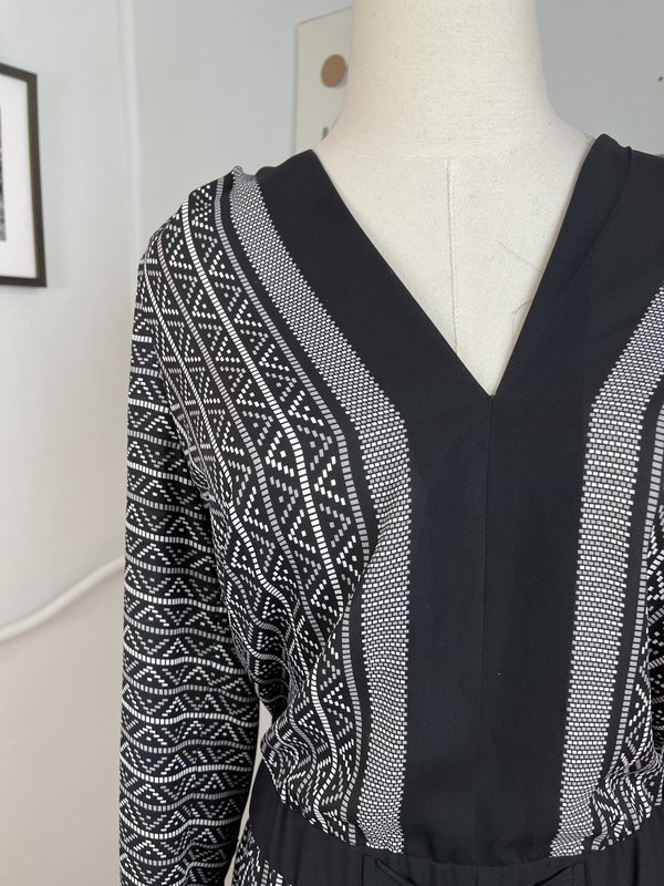 BCBG Max Azria Black Printed Romper (XS) BCBG Max Azria Black Printed Romper (XS)