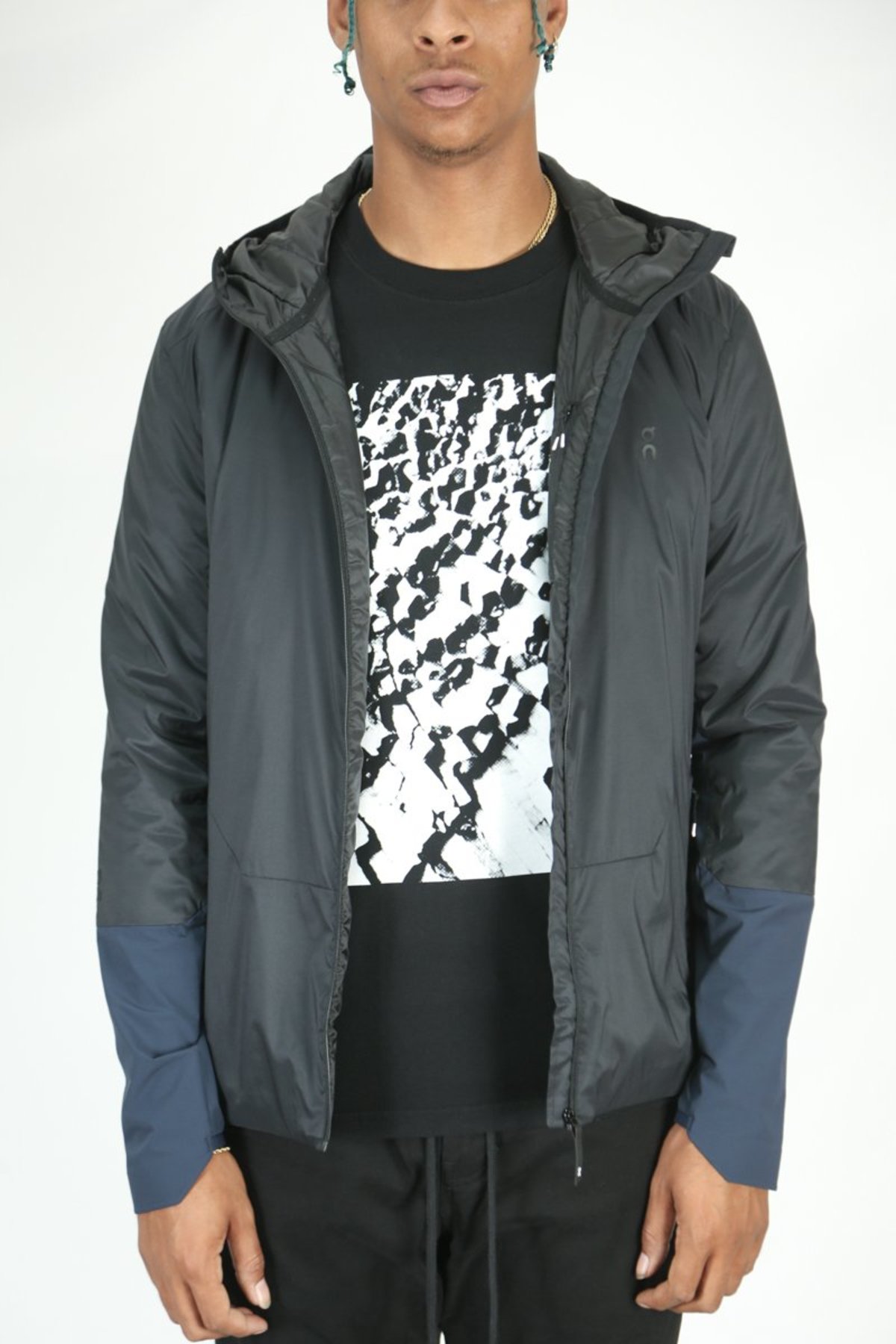 ON Running Insulator Jacket - Black/Navy | Garmentory