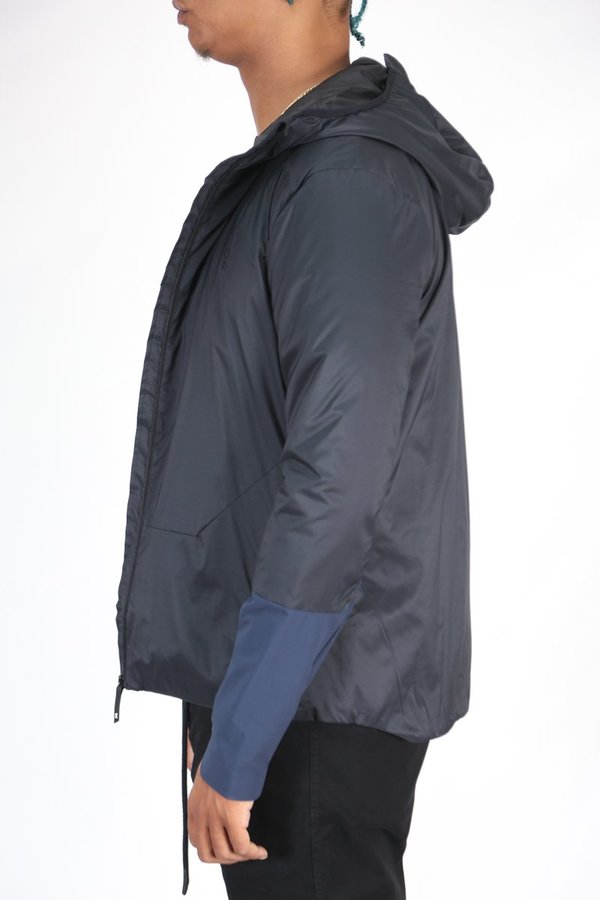 ON Running Insulator Jacket - Black/Navy | Garmentory