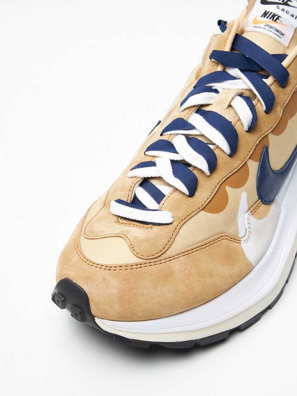 nike vaporwaffle tan