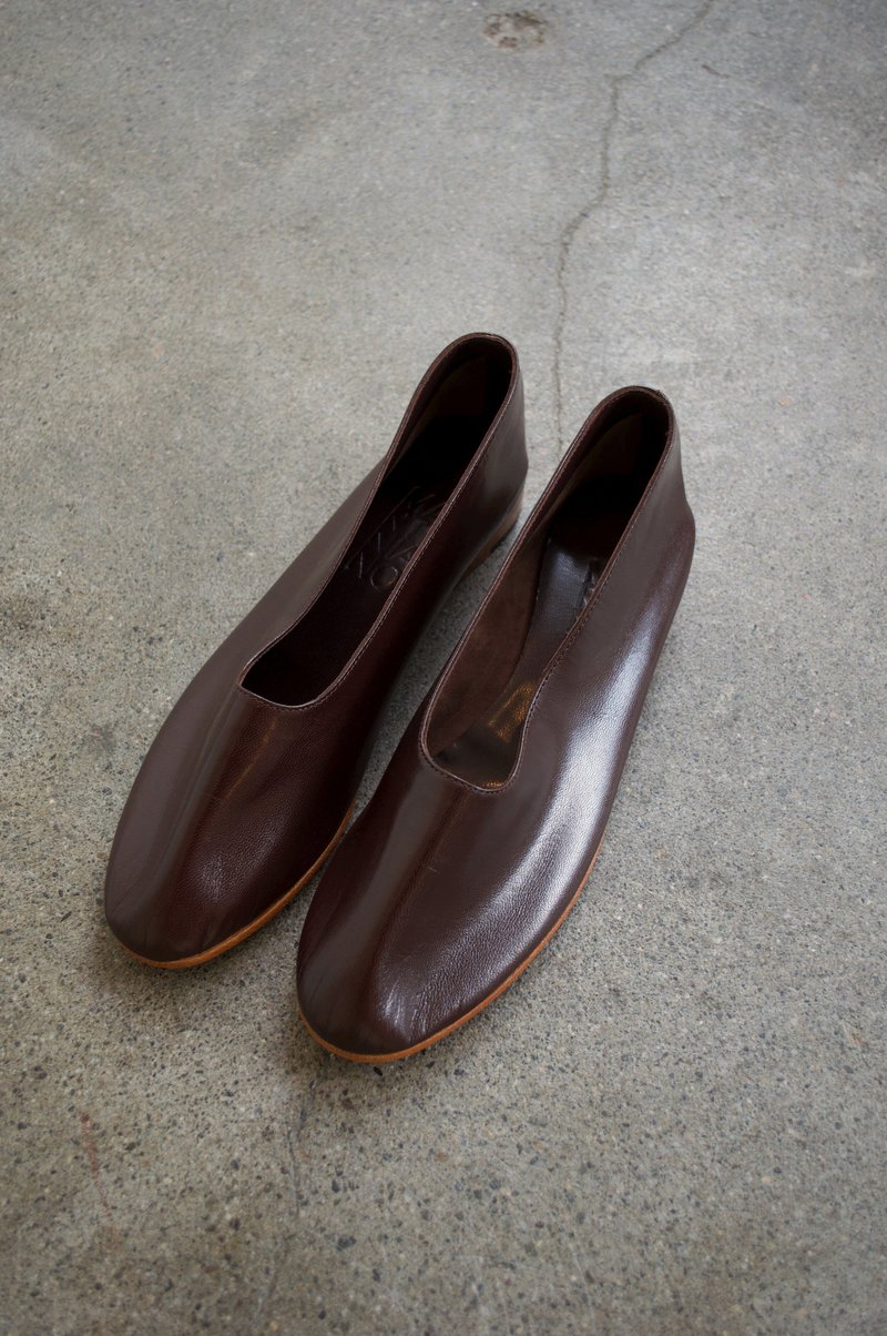 Martiniano Glove flat  - Burnt Umber