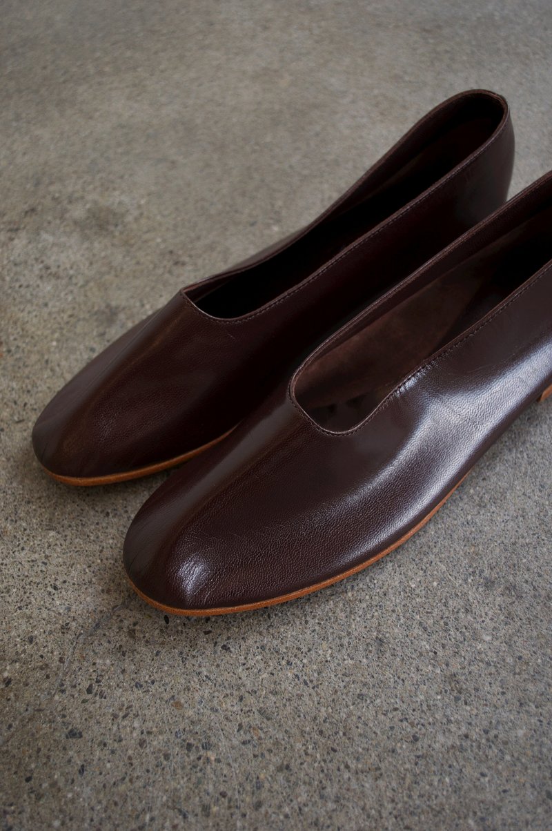 Martiniano Glove flat  - Burnt Umber