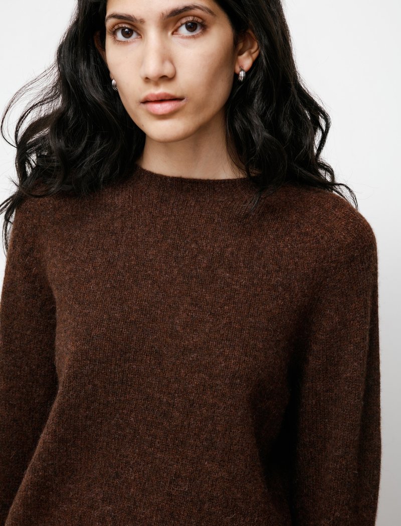 Neighbour Shetland Sweater - Coffee