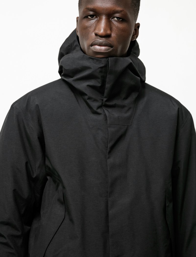 Veilance Mens Monitor Down Coat - Black