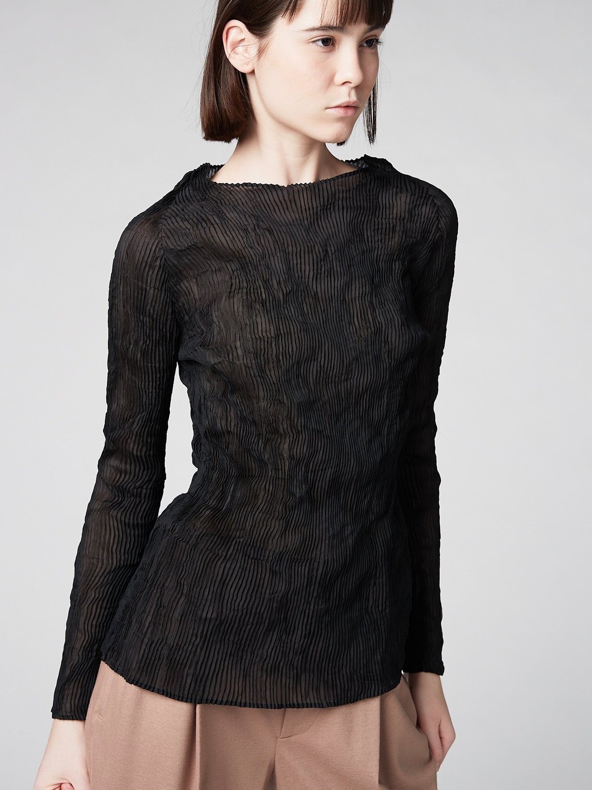 トップス ISSEY MIYAKE CHIFFON TWIST BLACK Issey Miyake Women's' Chiffon Twist Top in Black | LN-CC®