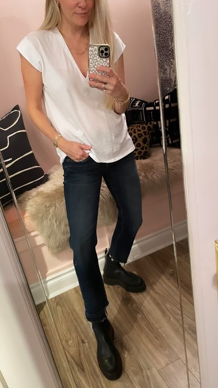 FRAME Denim Le Mid Rise V-Neck Tee 