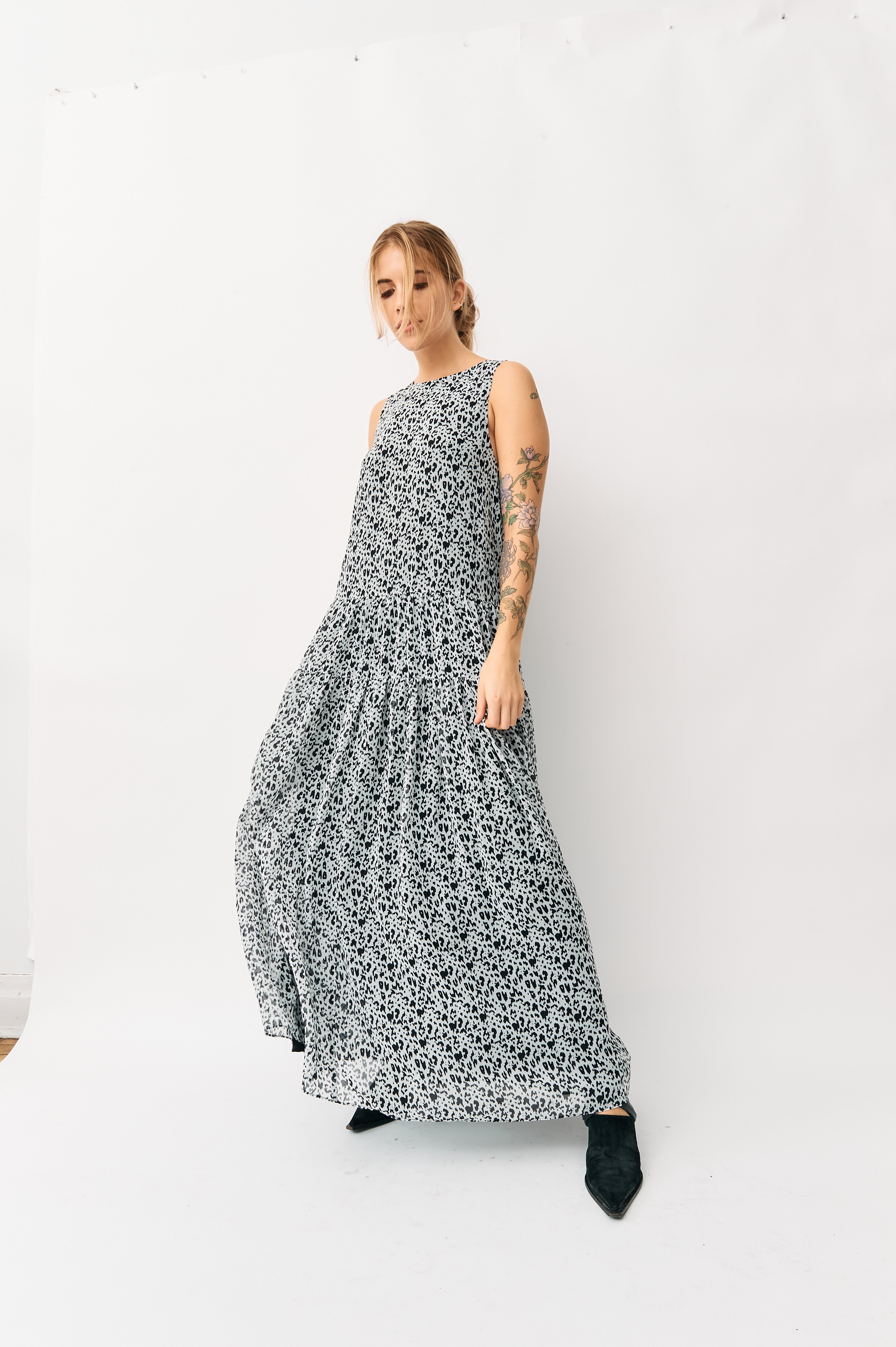 fame and partners maxi dress Amazon.com: Fame & Partners Indigo Peony Draped Split Gown, US 4 : Clothing, Shoes & Jewelry