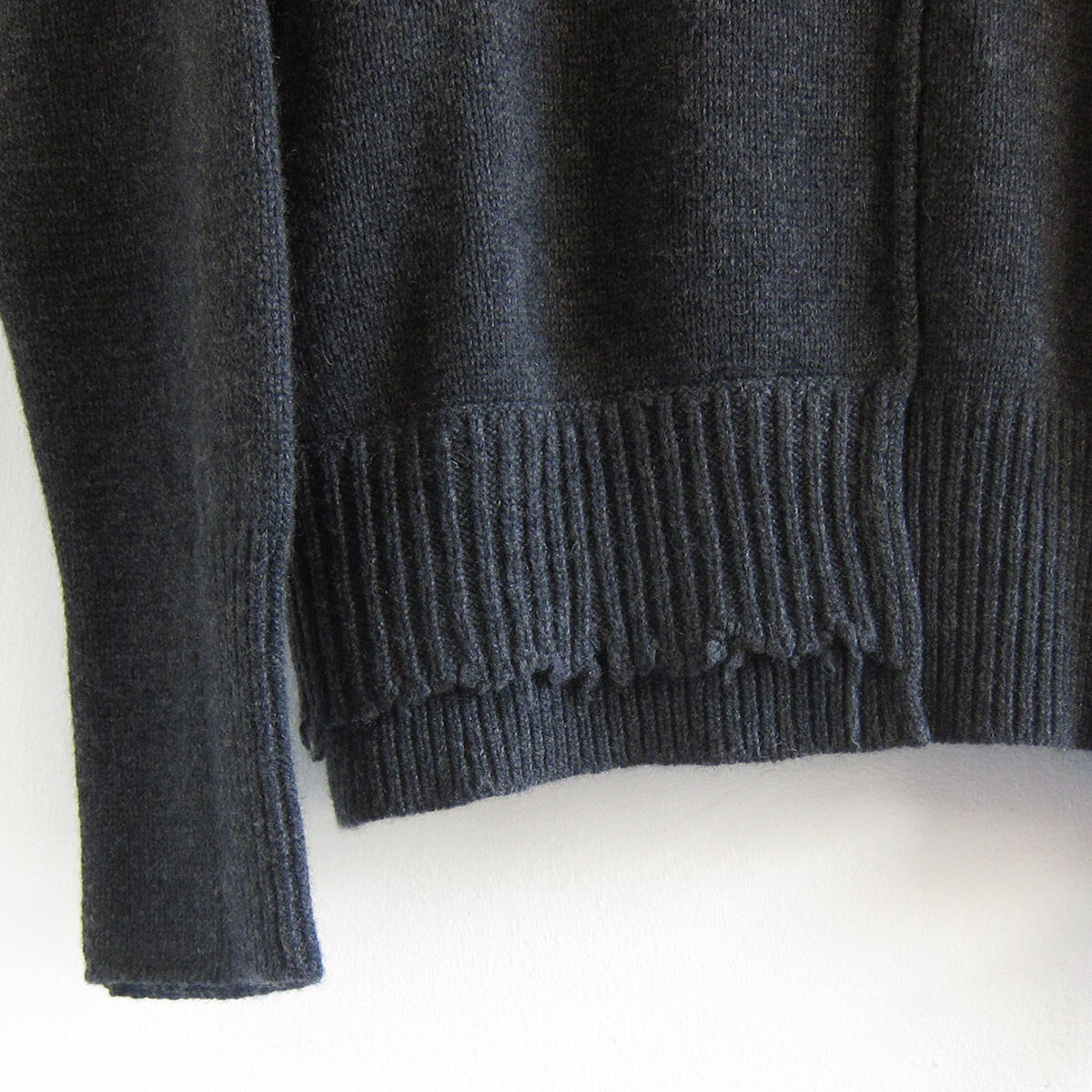 MJ Watson Cashmere Round-neck Sweater - Charcoal - Image 3 of 5