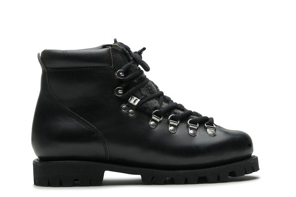 Saute-Mouton: The KAMOURASKA boot archive studs mouton boots black