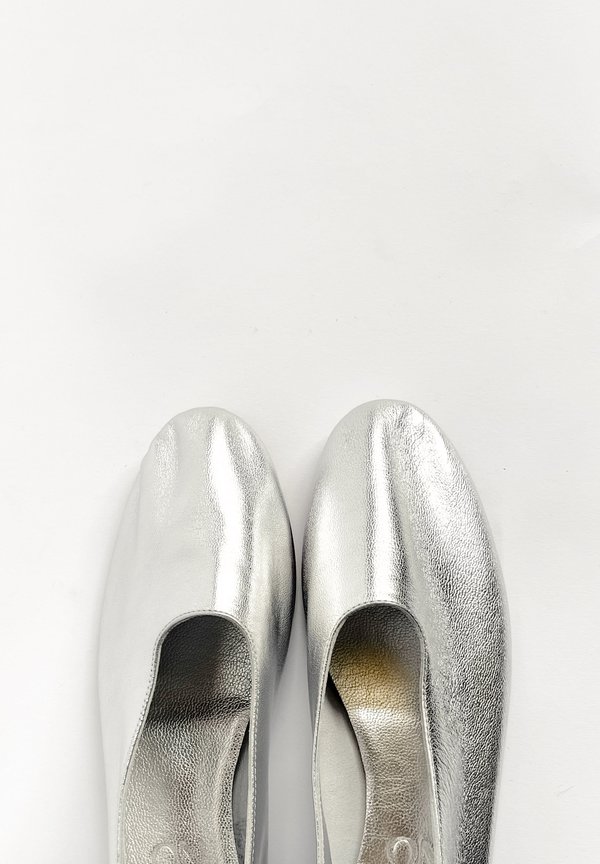 Glove in Silver | Garmentory