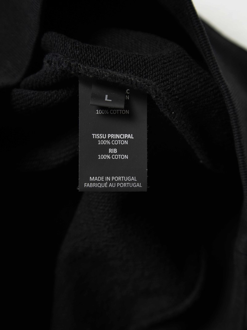 【関税込み】VETEMENTS ブラック Global Mind Fuck T シャツ VETEMENTS: ブラック Global Mind Fuck T シャツ | SSENSE 日本