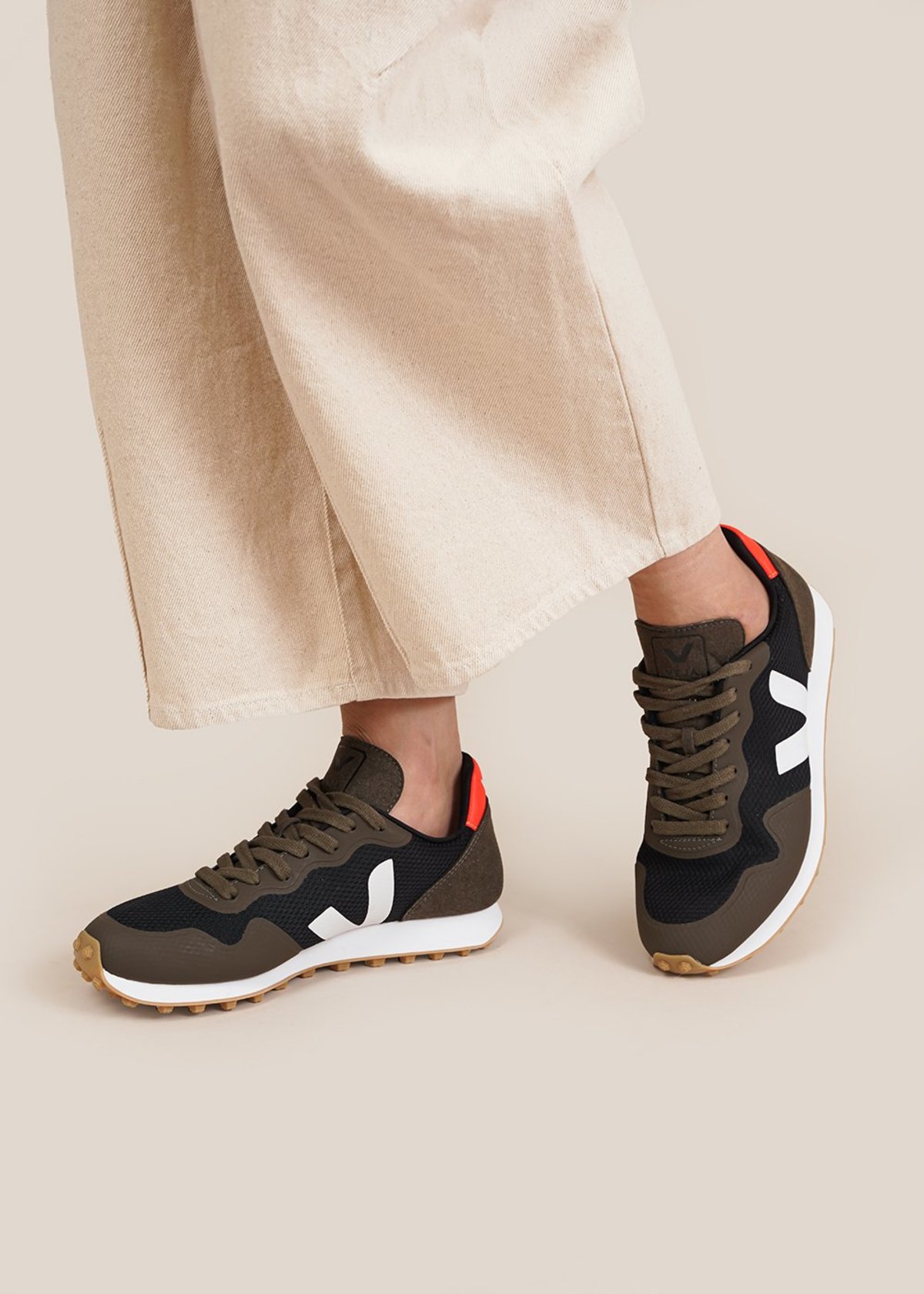 Veja • SDU ALVEOMESH BLACK WHITE KAKI Shoes SDU ALVEOMESH BLACK WHITE KAKI | VEJA main image 2