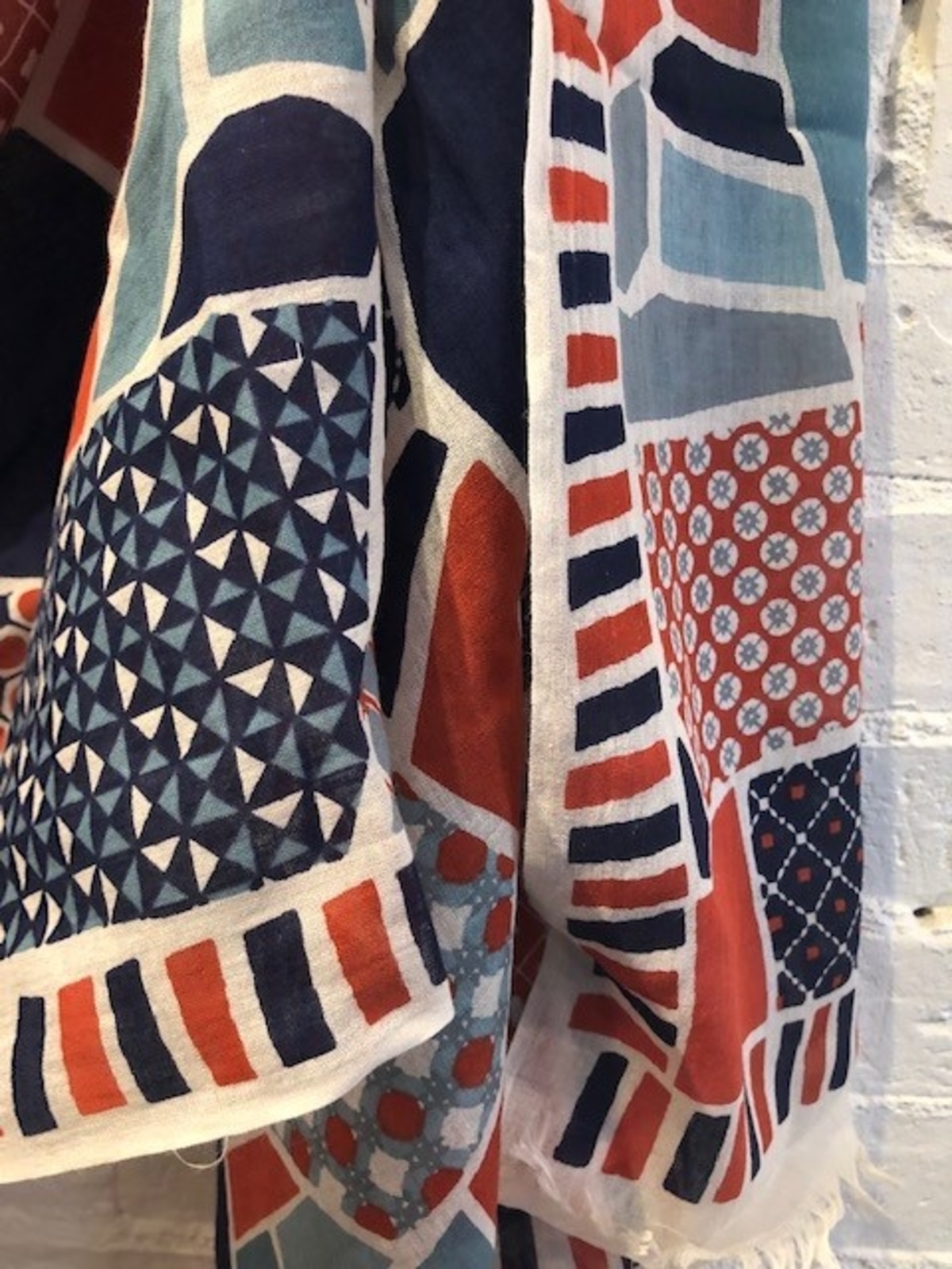 Inouitoosh Gaudi Scarf - Red/Blue - Image 2 of 2