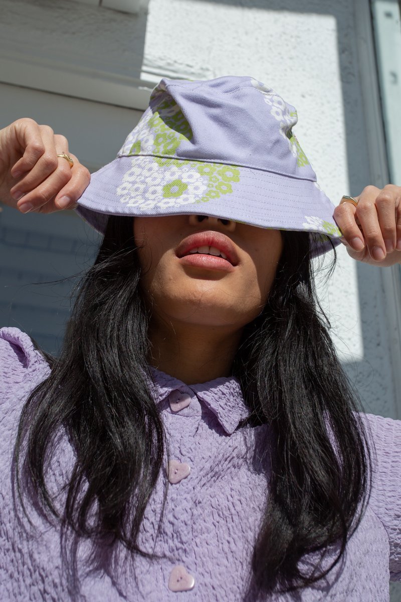 LISA SAYS GAH Britt Bucket Hat in Yin Yang Thistle Print  display picture 2