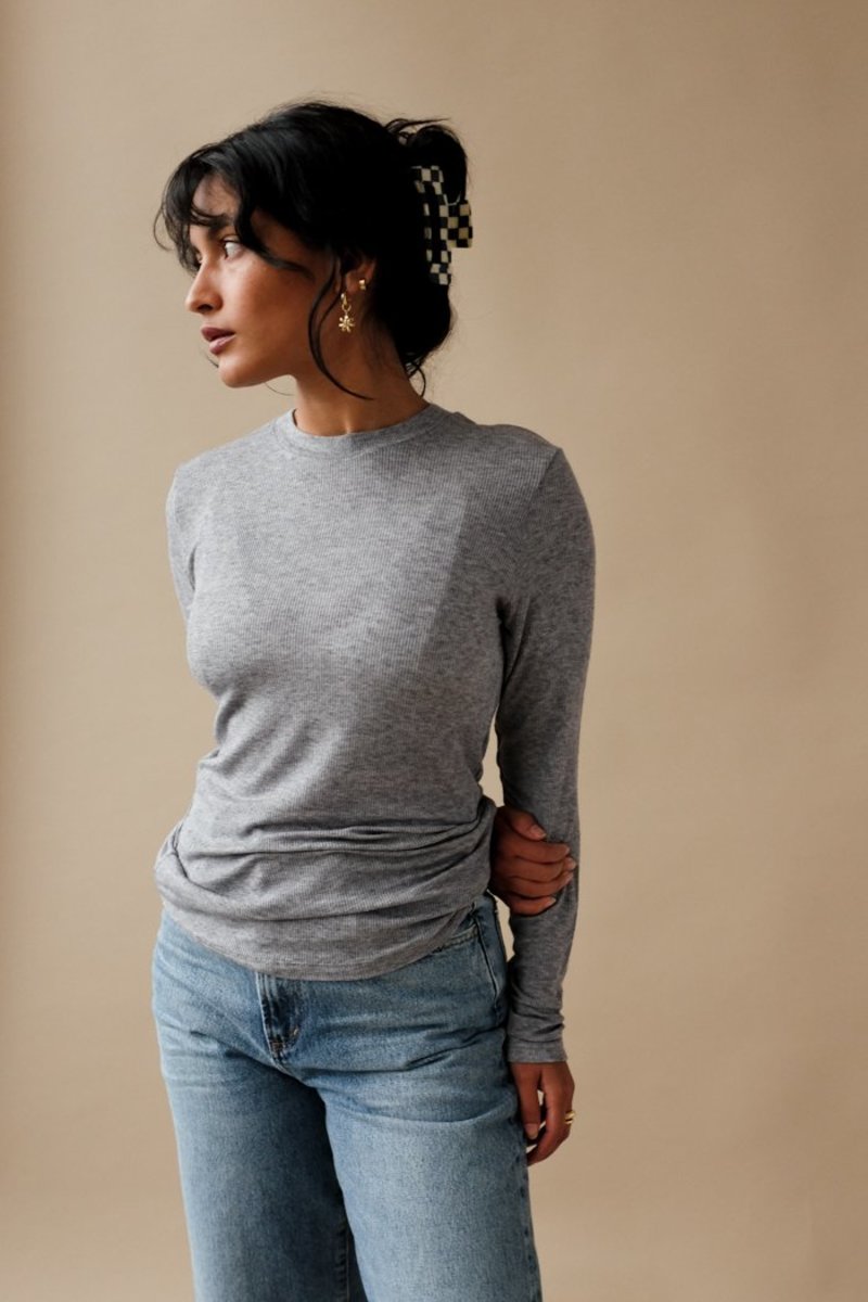 売れ筋商品|||マッデンガール カットソー トップス レディース Juniors' Cut-Out Long-Sleeve Bodysuit Aqua Grey Plunge Long Sleeve Top Grey | Garage