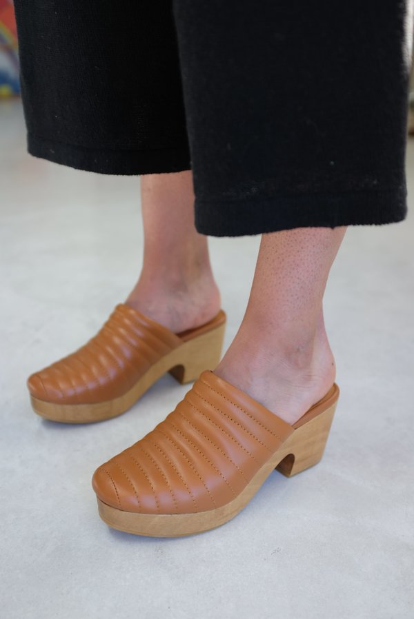 Beklina Ribbed Clog - Dry Clay