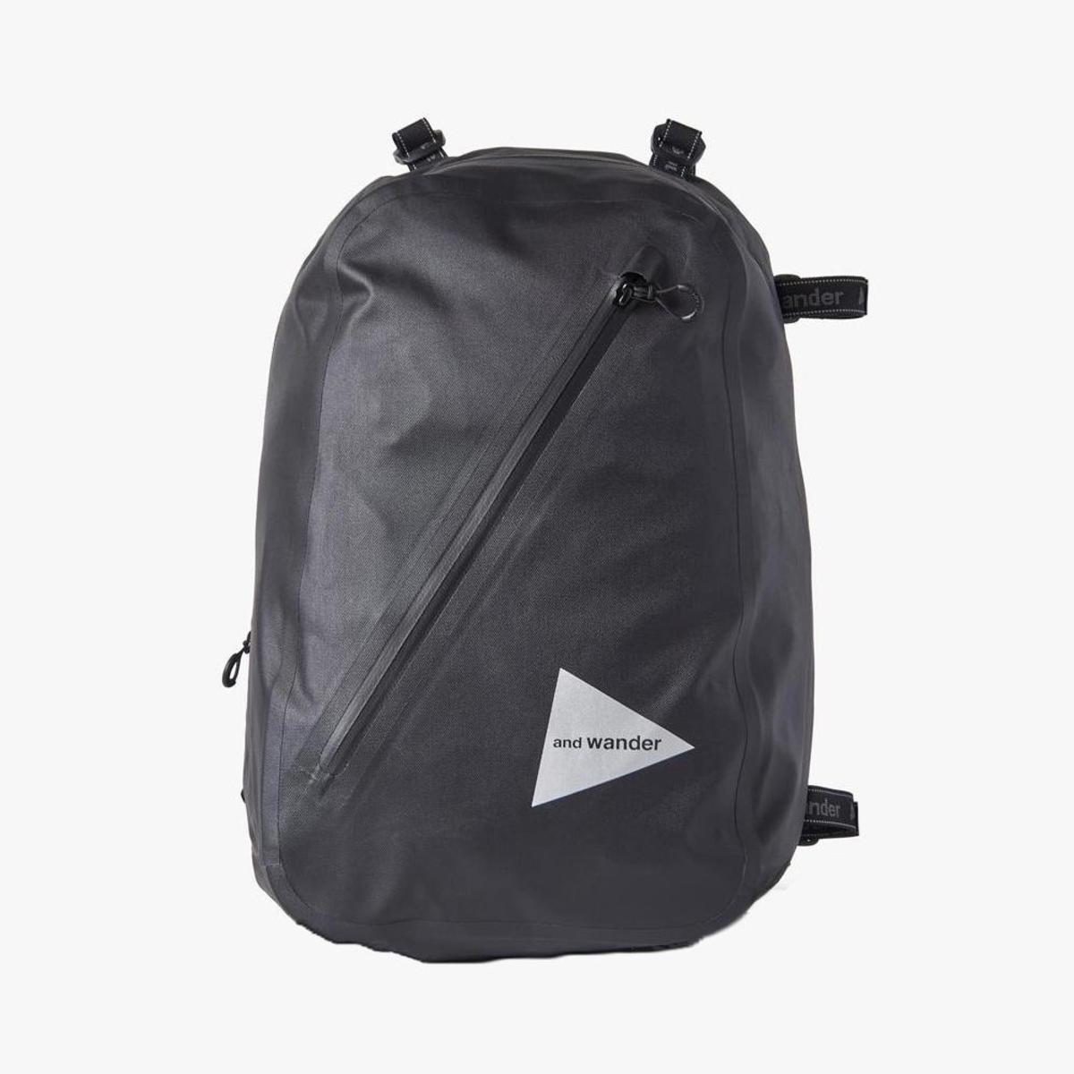 and wander ブラック リュック daypack and wander アンドワンダー waterproof daypack (5743975209