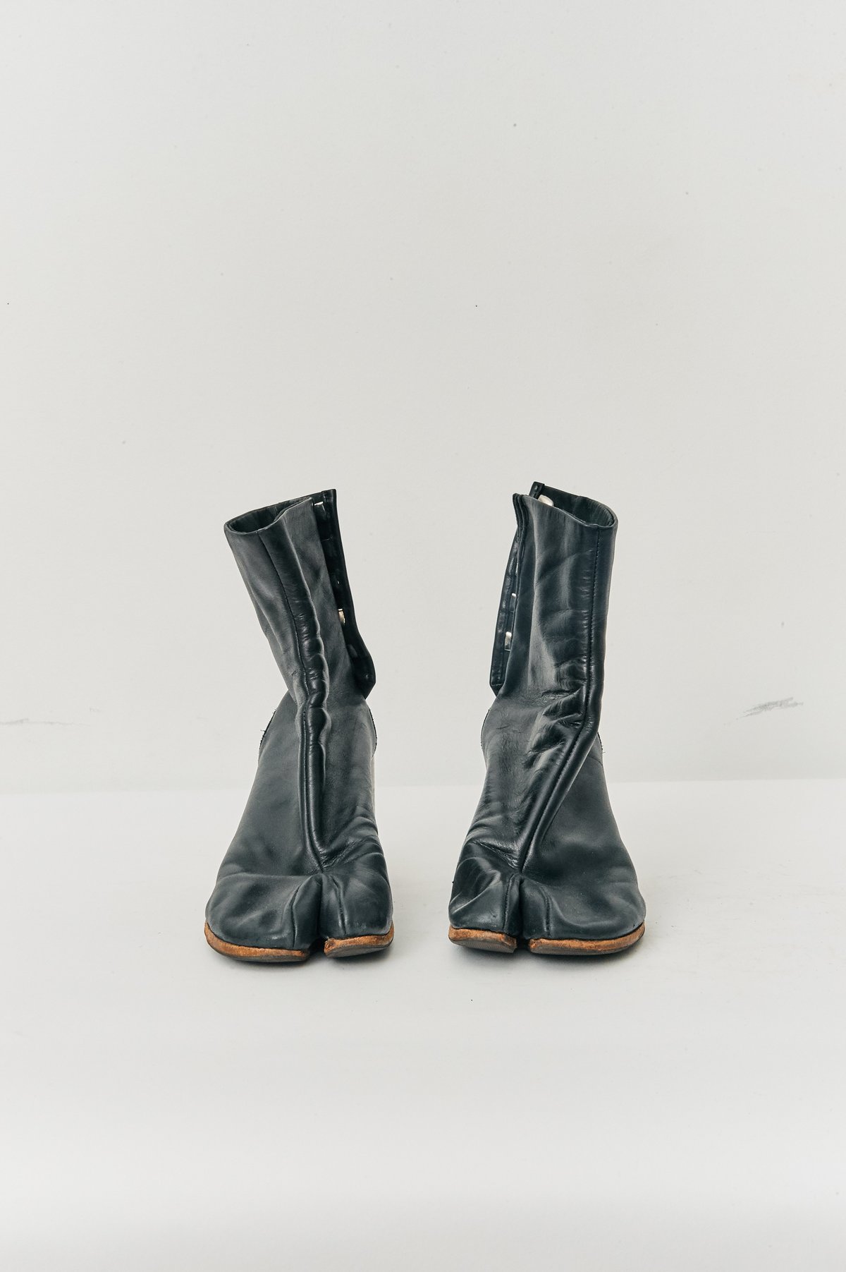 PRE-LOVED Margiela Tabi Boots - BLACK | Garmentory