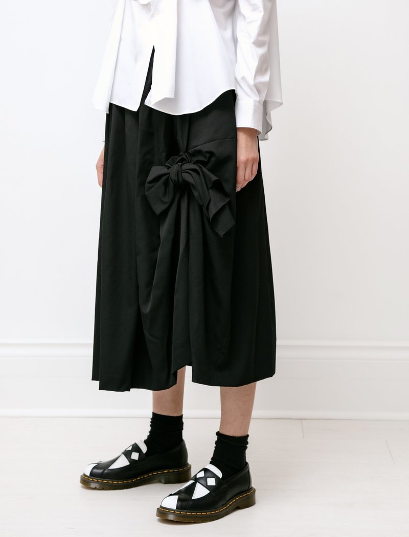 ★chemehc★BOW UNBALANCED SKIRT_LIGHT (BLACK)★韓国送料込 Comme des Garçons Bow Skirt - Black | Garmentory