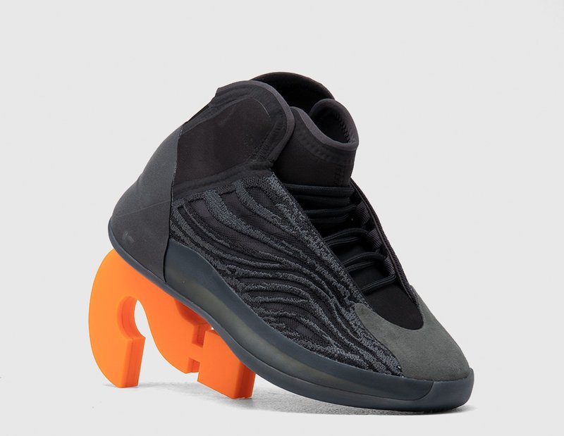 yeezy qntm onyx on feet