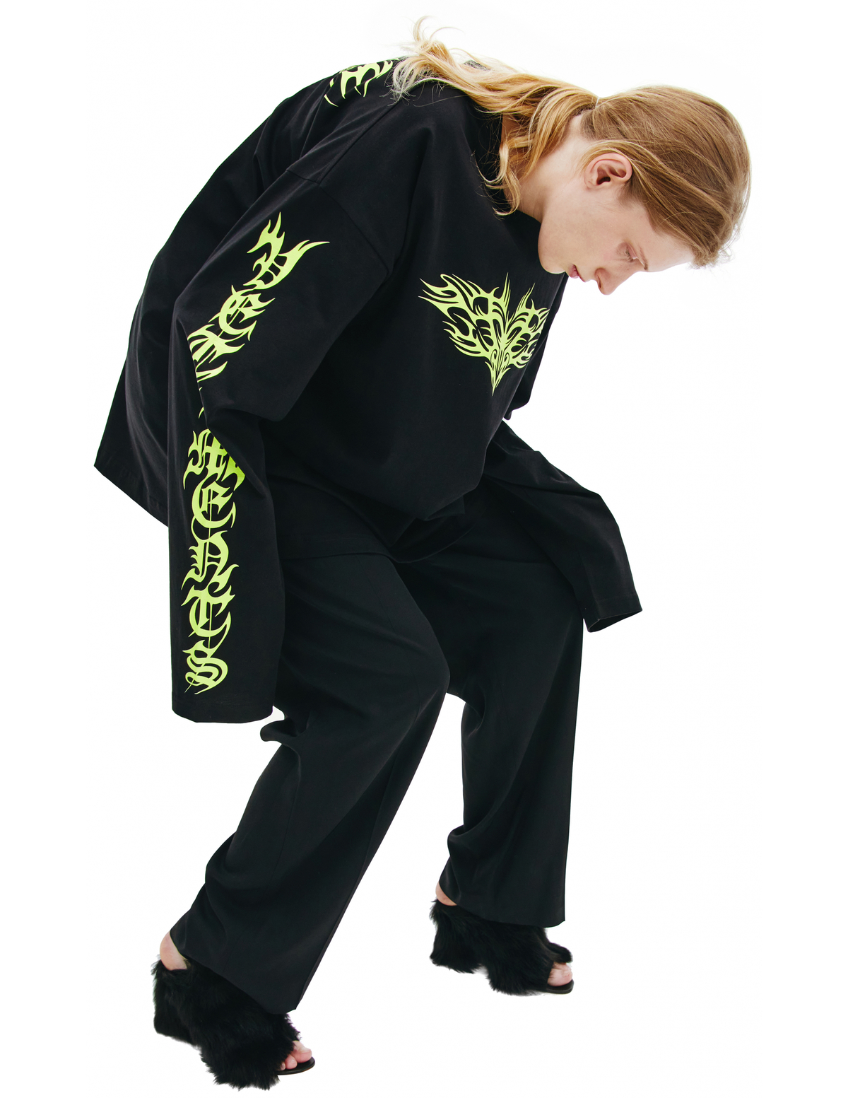 VETEMENTS Gothic print longsleeve t-shirt - black | Garmentory