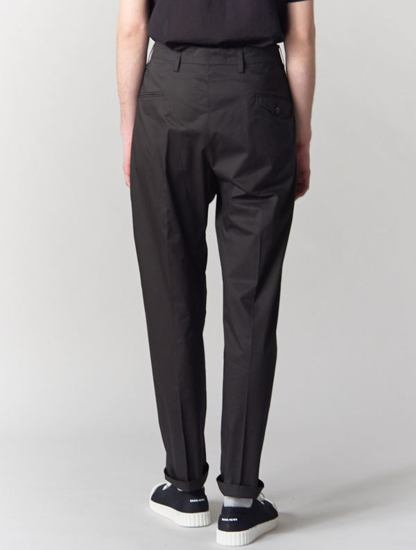 美品 LEMAIRE PLEATED PANTS スラックス 44 黒 Lemaire Pleated Pants Satin Black – Neighbour