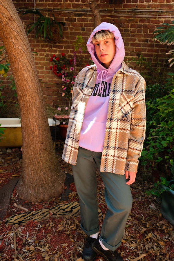 Tilted Brim TENDERLOIN Champion arch hooded sweatshirt - orchid/black