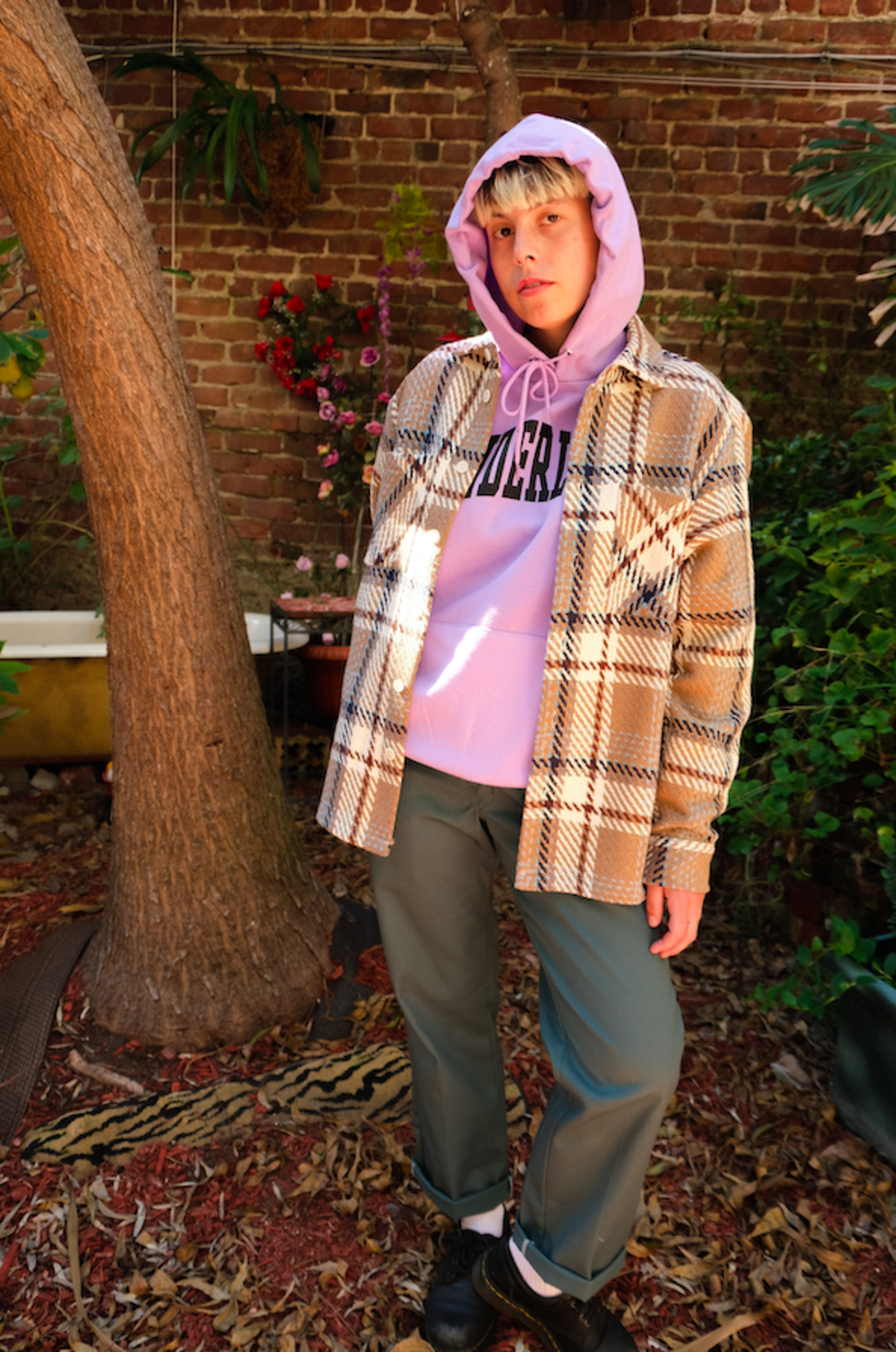 Tilted Brim TENDERLOIN Champion arch hooded sweatshirt - orchid/black - Image 2 of 2