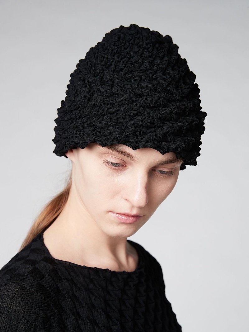 Issey Miyake Shell Knit Hat - Black | Garmentory