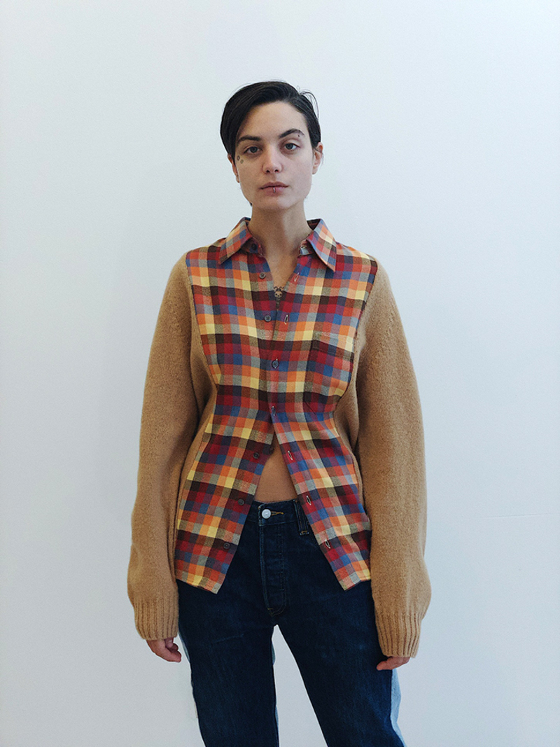 Bless Frontinsertshirt - Camel/Red | Garmentory