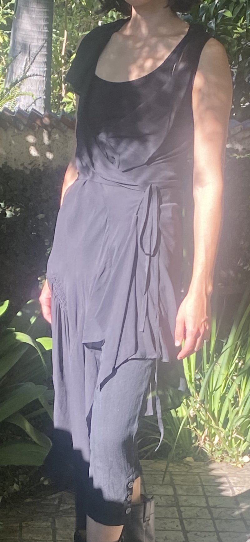 ANN DEMEULEMEESTER チュニック Ann Demeulemeester white sleeveless draped tunic with hood