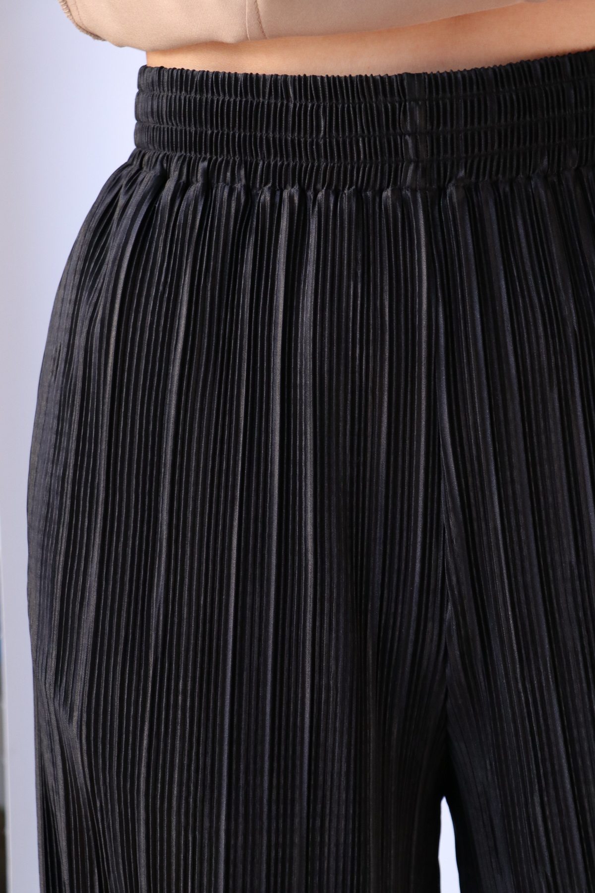 MM6 Maison Margiela Pleated Pants - Black | Garmentory