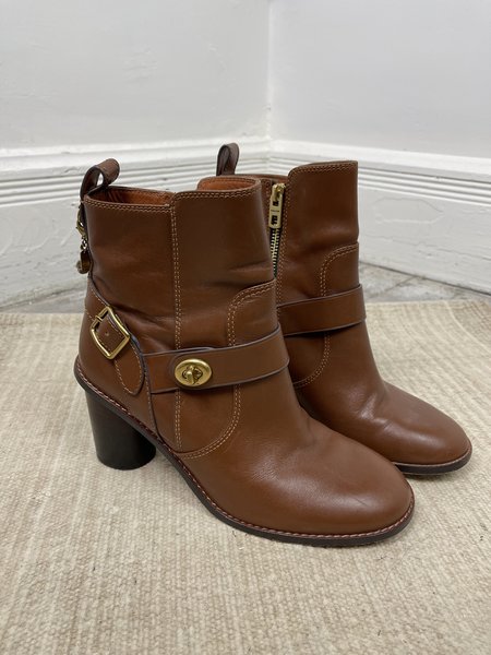 moto bootie heel
