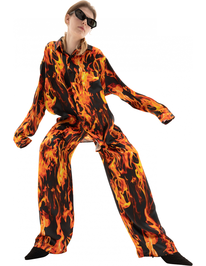 Tシャツ・カットソー VETEMENTS 'Black & Orange Fire' shirt VETEMENTS 'black & Orange Fire' Shirt | italist