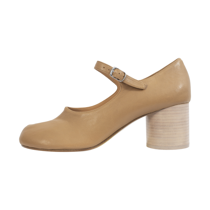 Maison Margiela / Tabi タビ maryjane /ベージュ Maison Margiela Tabi Mary Jane Heels | Garmentory
