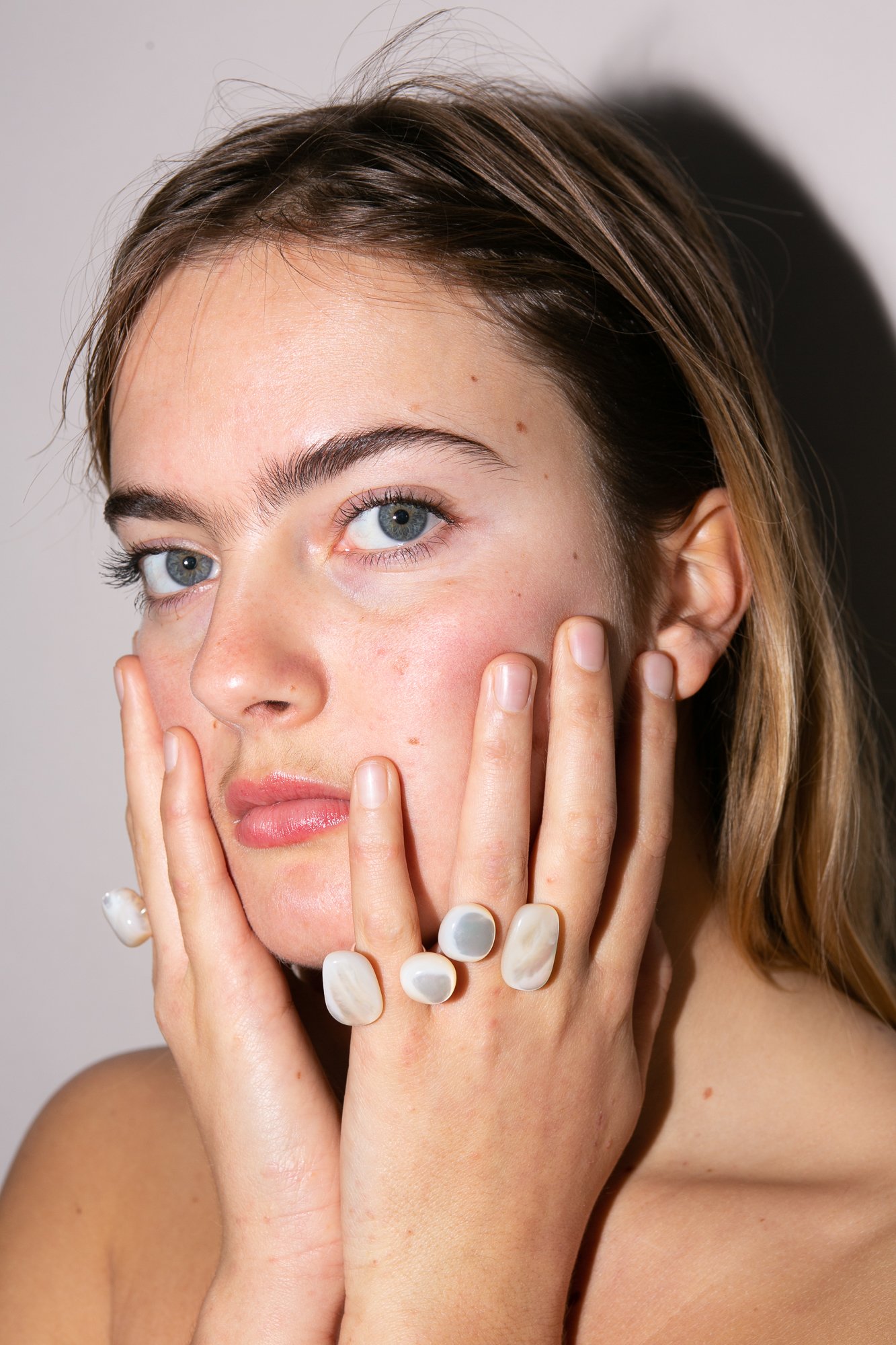 VINTAGE WOLF & GYPSY VINTAGE Saskia Diez Sling Ring - Pearl/Silver