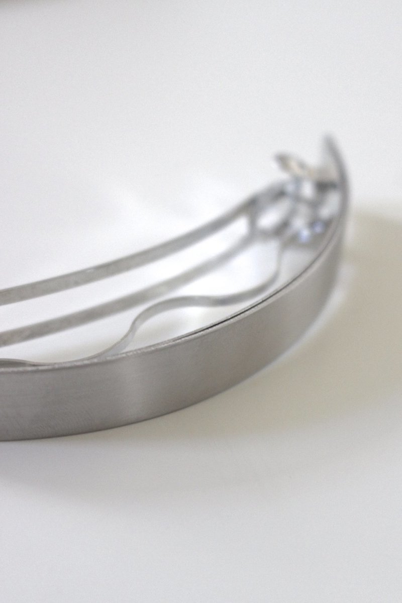 Sylvain le Hen Barrette 054 in Silver