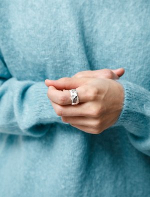 All Blues Rauk Narrow Carved Ring - Silver | Garmentory